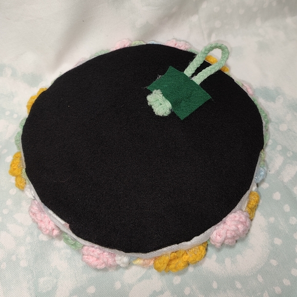 Handmade Round Crochet Floral Framed Mirror Wall Decor - Picture 8 of 9